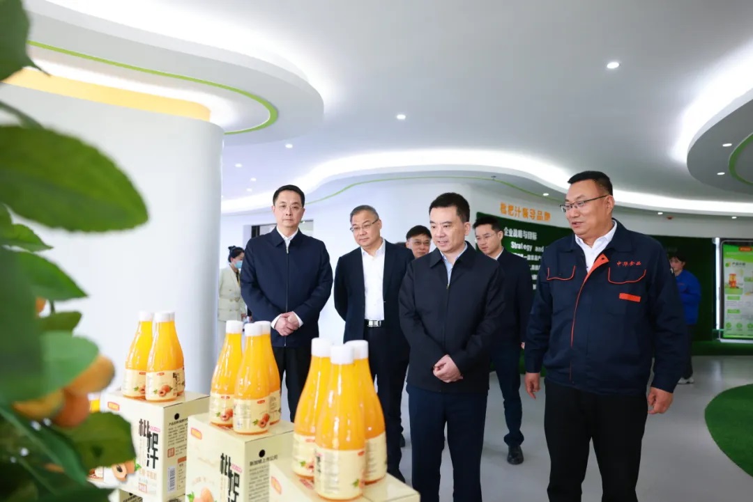 江西省副省長(zhǎng)一行蒞臨江西中華食品工業(yè)集團(tuán)產(chǎn)業(yè)園指導(dǎo)工作